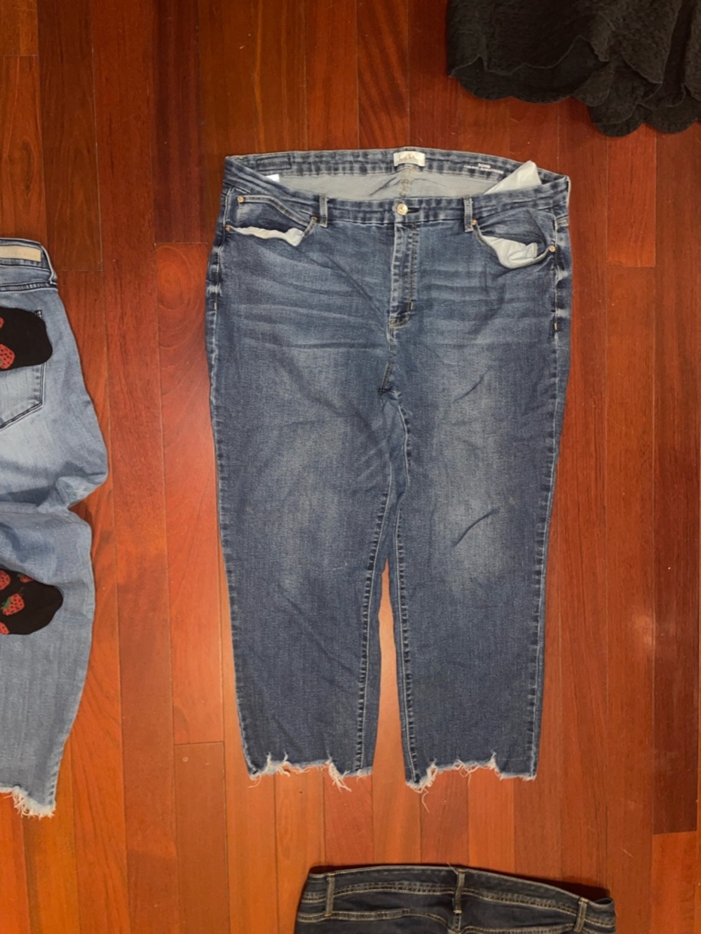 Nicole Miller Dark Blue Cropped Frayed-Hem Jeans